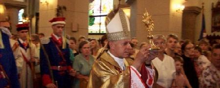Uroczyste przekazanie relikwii bł. Jana Pawła II dla Parafii w Cieklinie - fotorelacja Uroczyste przekazanie relikwii bł. Jana Pawła II dla Parafii w Cieklinie - fotorelacja