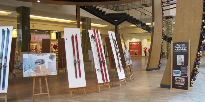 Wystawa nart z cieklińskiego muzeum w Krakowie Wystawa nart z cieklińskiego muzeum w Krakowie
