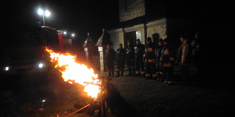 Upamiętnienie przez strażaków OSP 1050 rocznicy Chrztu Polski Upamiętnienie przez strażaków OSP 1050 rocznicy Chrztu Polski