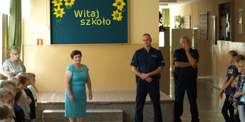 Bezpieczna droga do szkoły - pogadanka z Policjantami Bezpieczna droga do szkoły - pogadanka z Policjantami