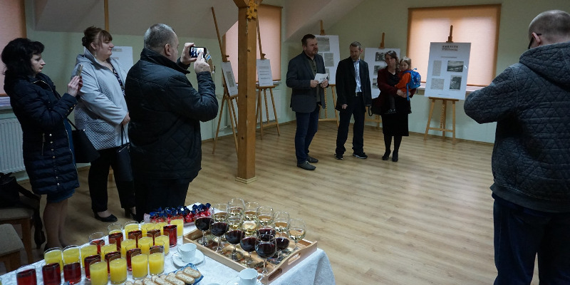 Wernisaż pt. „Cieklin i okolica w dawnych publikacjach prasowych” Anna i Krzysztof Kusiak - Regionalny Blog Historyczny „Z pogranicza” Wernisaż pt. „Cieklin i okolica w dawnych publikacjach prasowych” Anna i Krzysztof Kusiak - Regionalny Blog Historyczny „Z pogranicza”