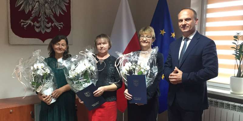 Podziękowania za długoletnią pracę pedagogiczną Podziękowania za długoletnią pracę pedagogiczną