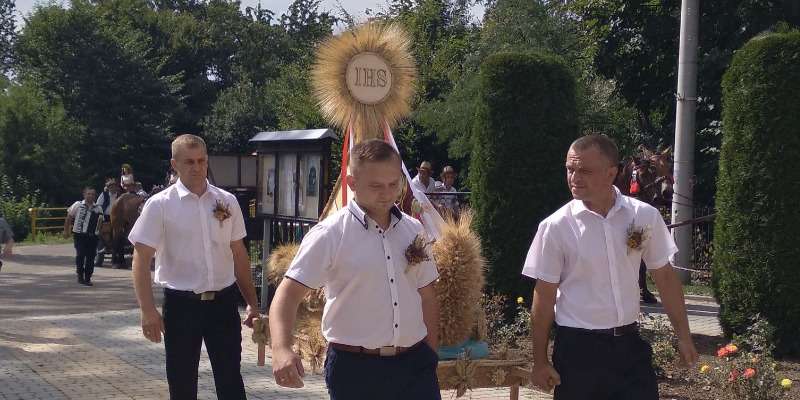 Fotorelacja z Dożynek Parafialnych w Cieklinie Fotorelacja z Dożynek Parafialnych w Cieklinie