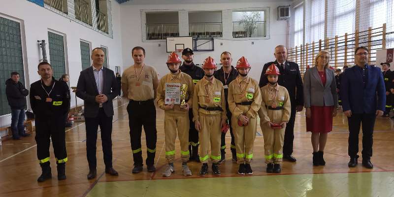 Halowe Zawody Sportowo-Pożarnicze Młodzieżowych Drużyn Pożarniczych z terenu Gminy Dębowiec Halowe Zawody Sportowo-Pożarnicze Młodzieżowych Drużyn Pożarniczych z terenu Gminy Dębowiec