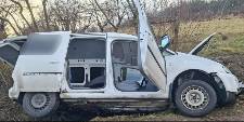 Wypadek w Cieklinie - Volkswagen w rowie