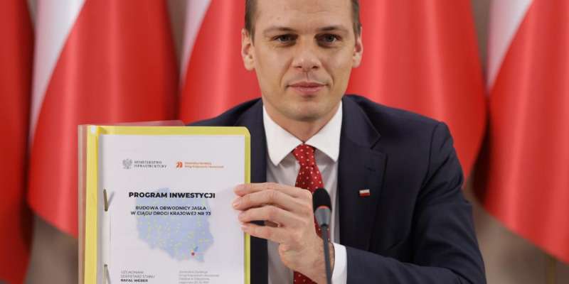 Zatwierdzono rozbudowę DK 73 Jasło-Pilzno wraz z obwodnicą Jasła, Pilzna, Brzostka i Kołaczyc Zatwierdzono rozbudowę DK 73 Jasło-Pilzno wraz z obwodnicą Jasła, Pilzna, Brzostka i Kołaczyc